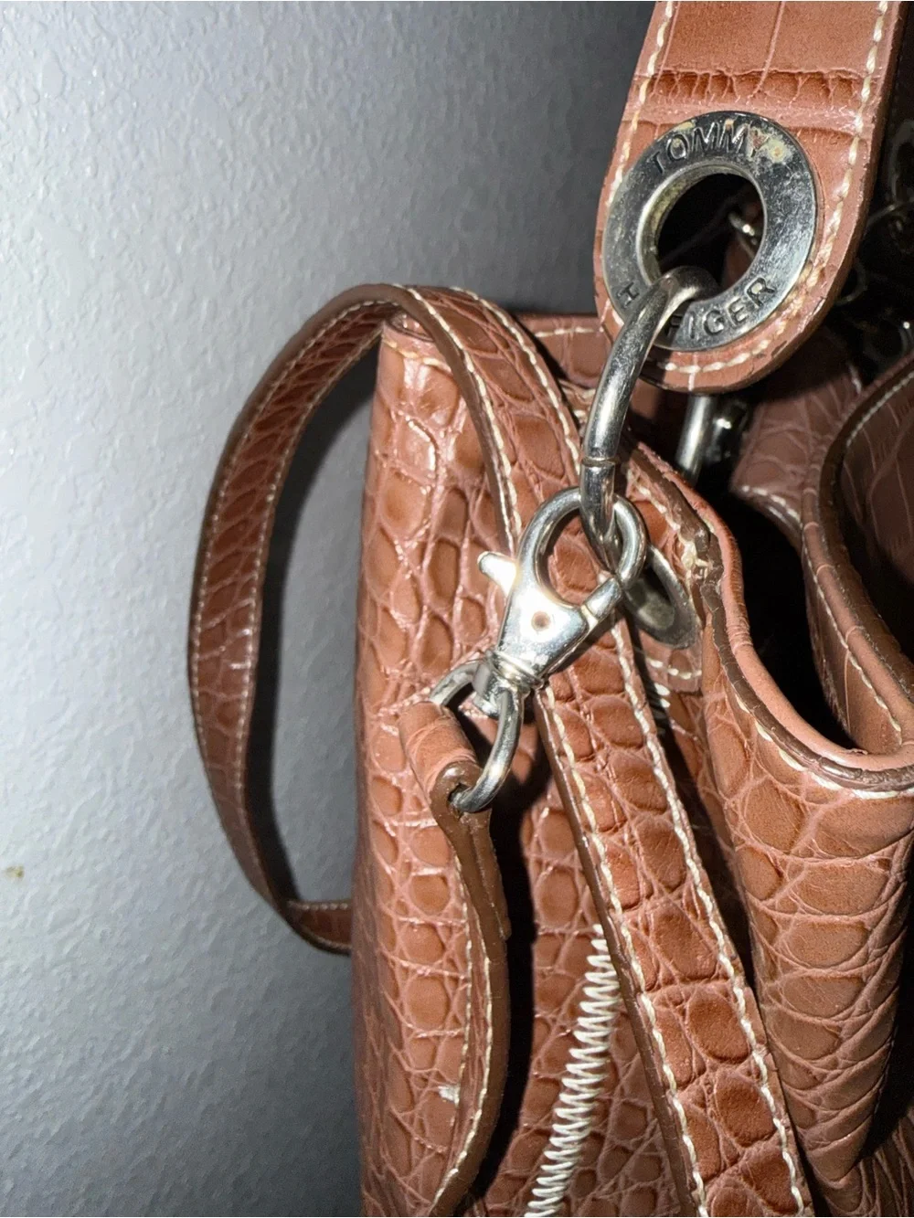 Vintage Y2K Tommy Hilfiger brown croc-embossed shoulder bag